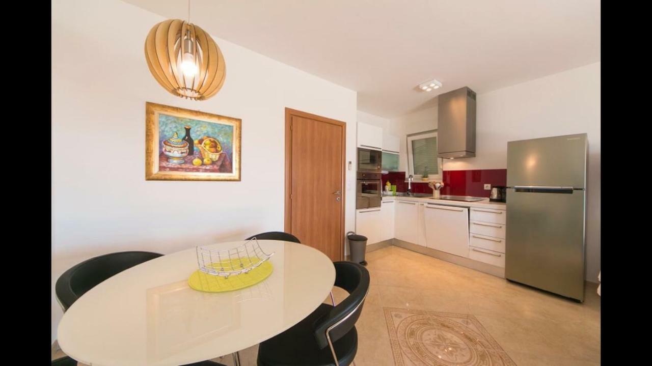 Id Luxury Apartment Brela Exteriör bild